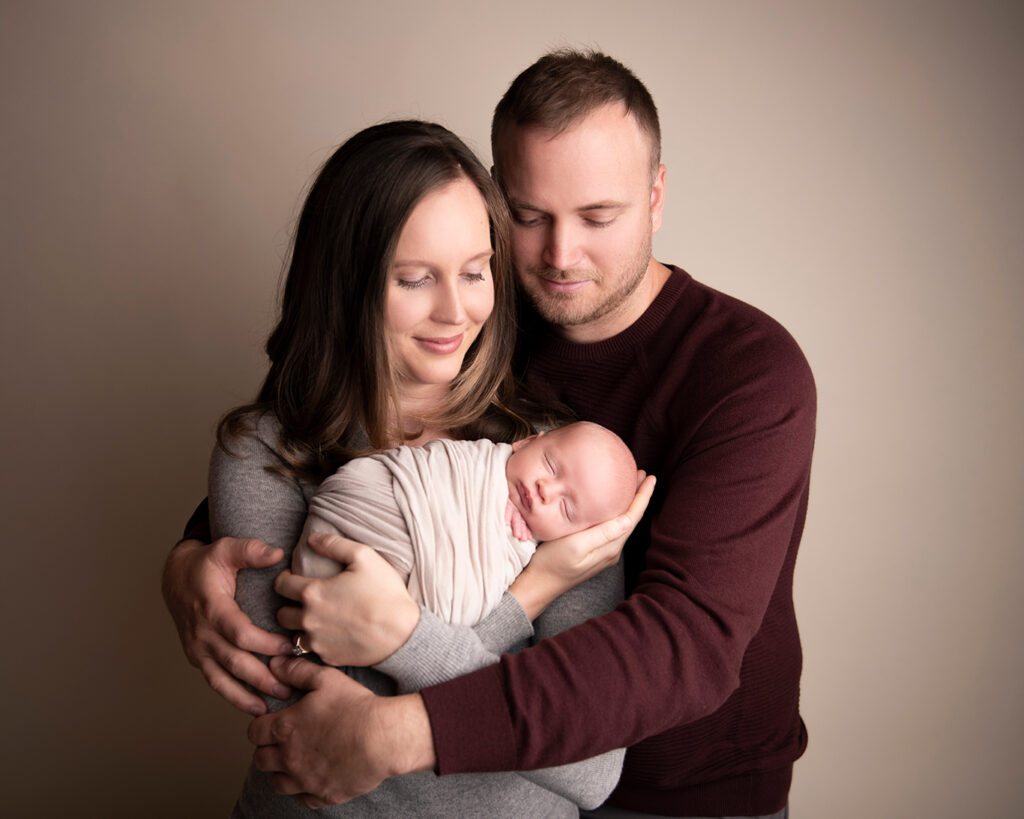 Mom and dad with newborn baby Hershey newborn photographer lancaster pa hershey pa harrisburg pennsylvania